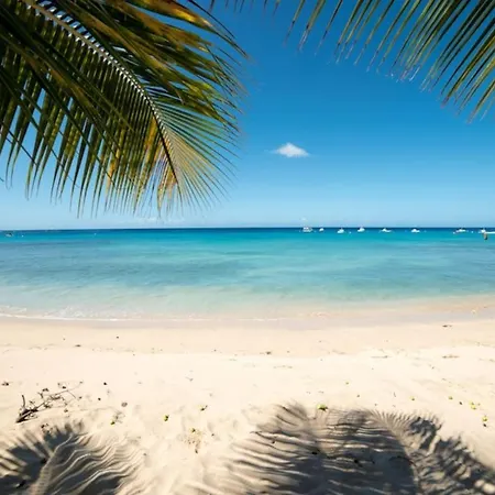 St James. Lantana 36 . Beautiful 2 Bed Apartment